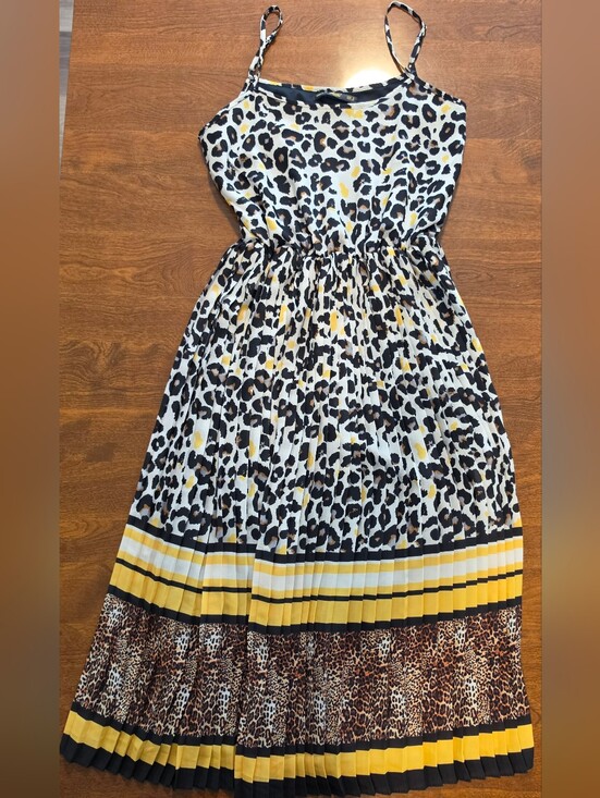 bebe plus Dresses & Skirts - bebe Plus Yellow, Black & White Leopard Print Pleated Sundress